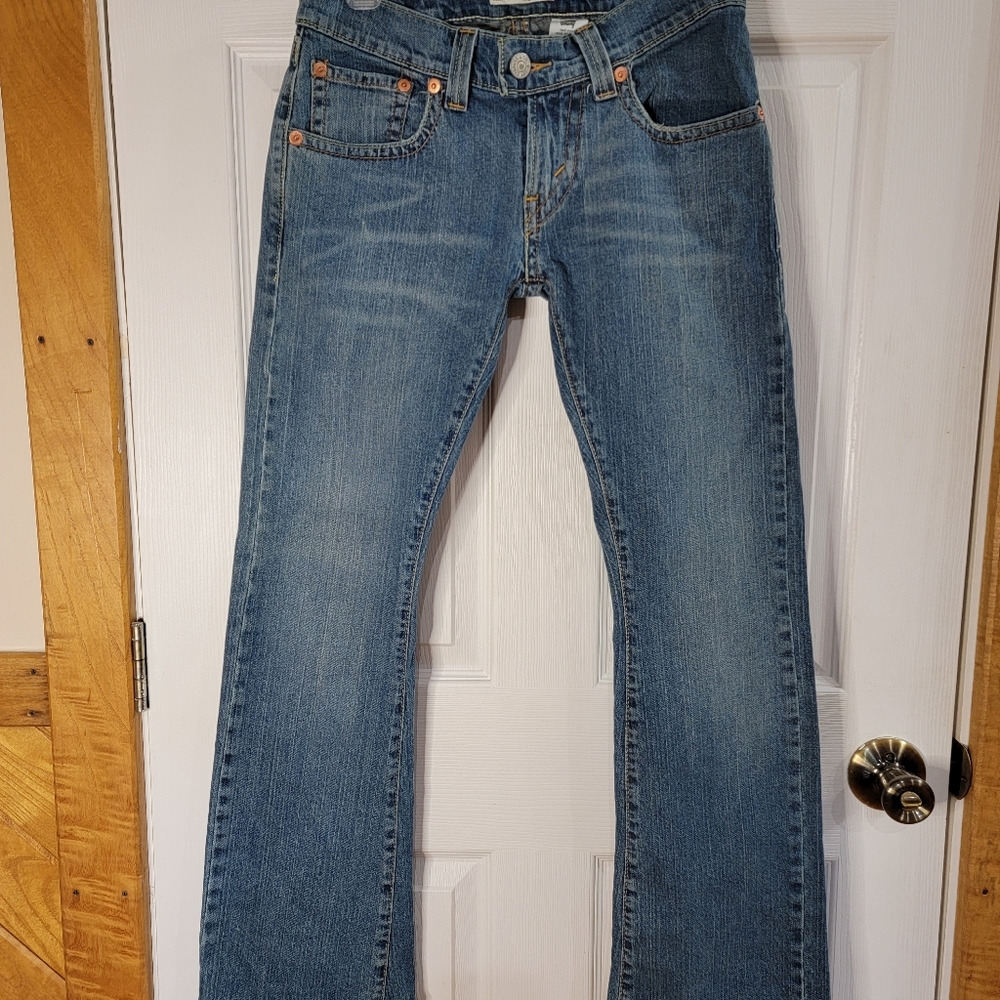 542 Low Flare Levi's Size 4